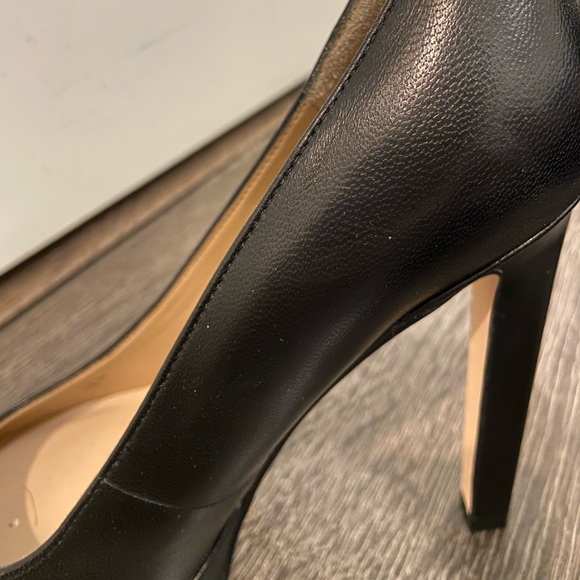 Brand New GUESS leather black heels - Picture 3 of 3